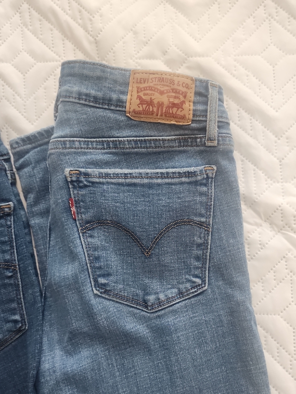 Two Pairs LEVI jeans Very Good Condition S 27 Stretch Straight Leg Skinny